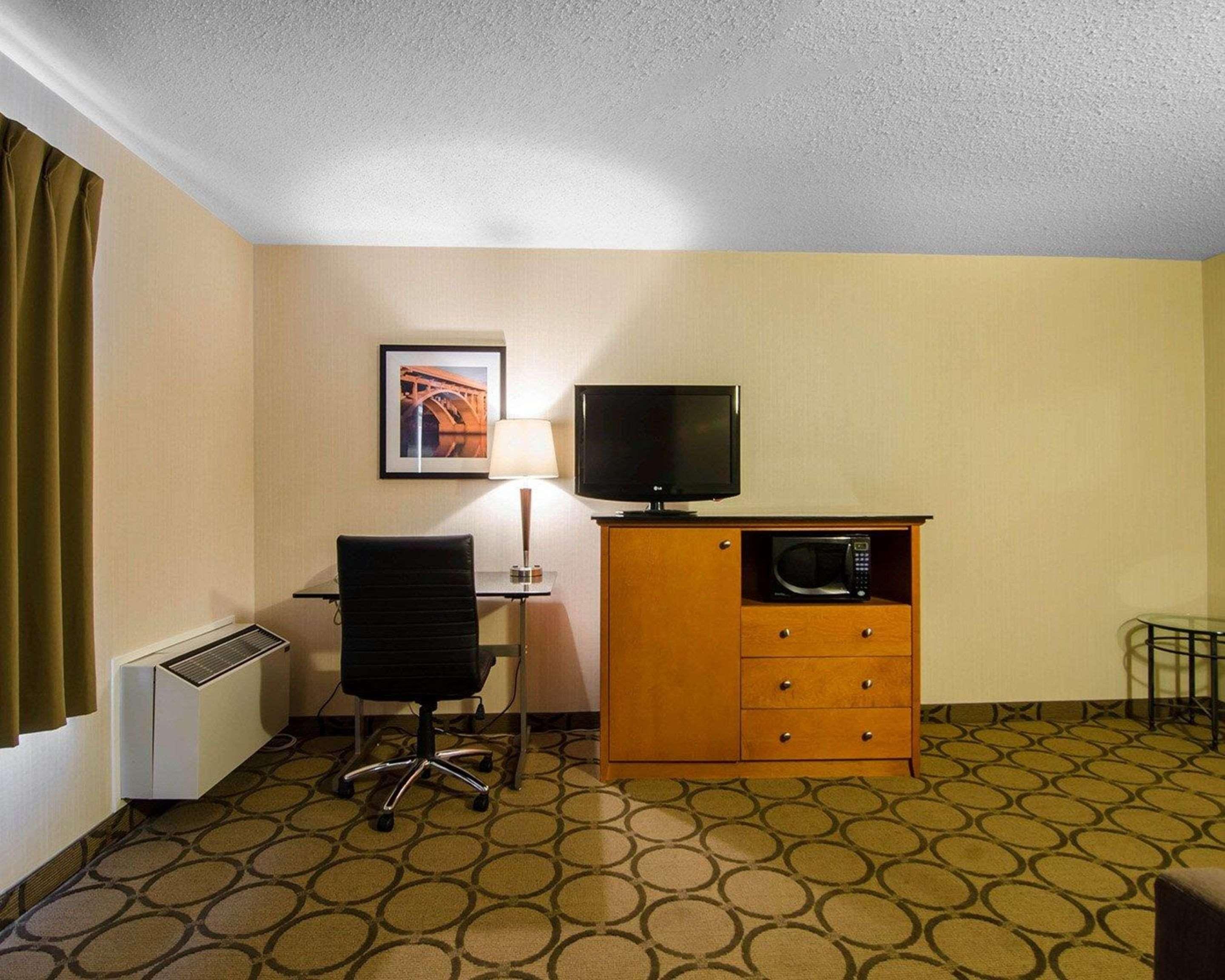 Comfort Inn Saskatoon Exterior photo