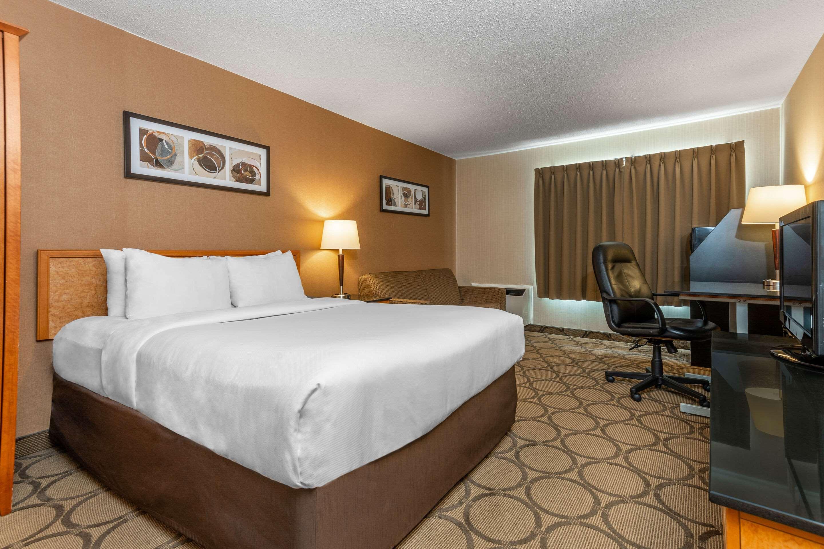 Comfort Inn Saskatoon Exterior photo