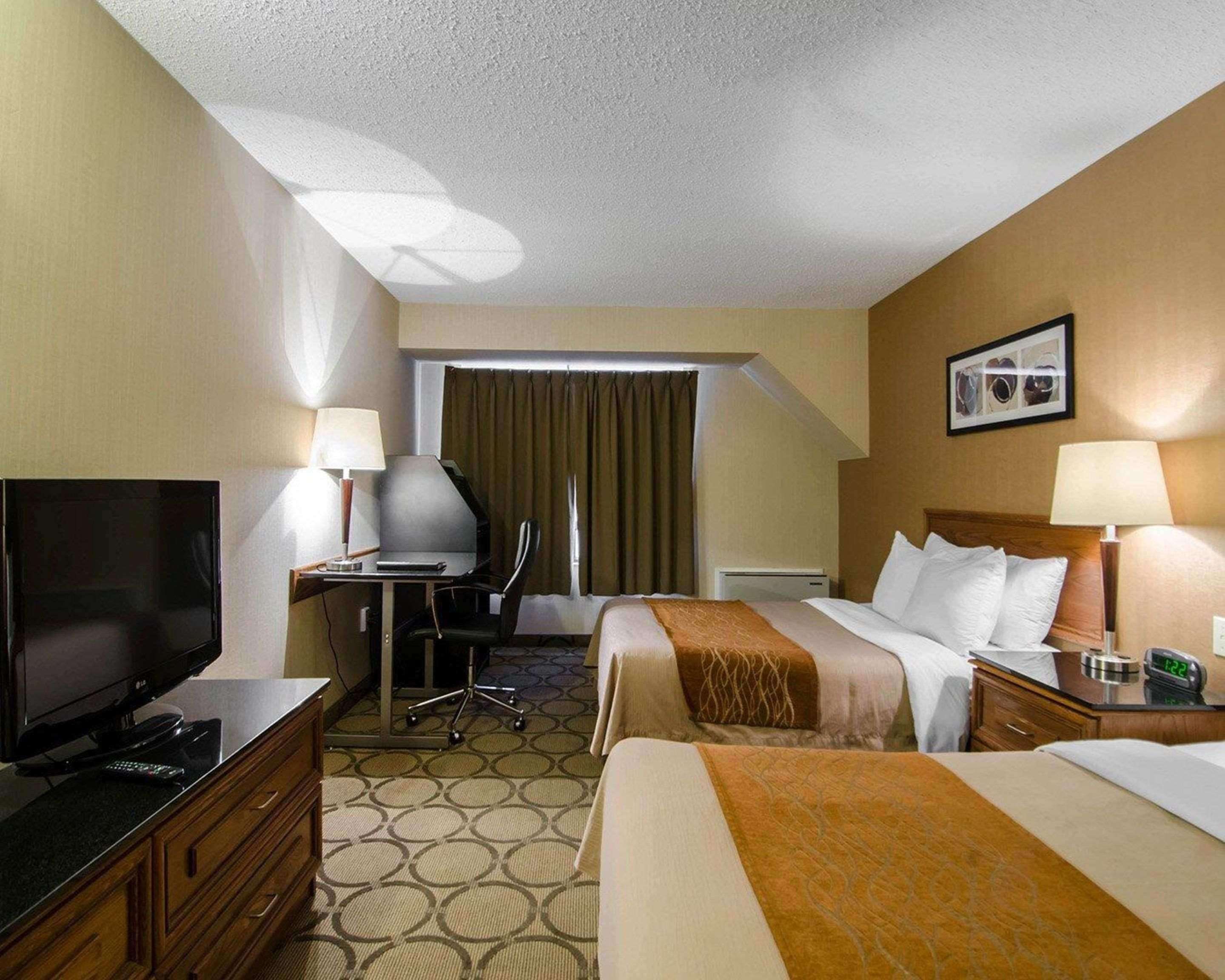 Comfort Inn Saskatoon Exterior photo