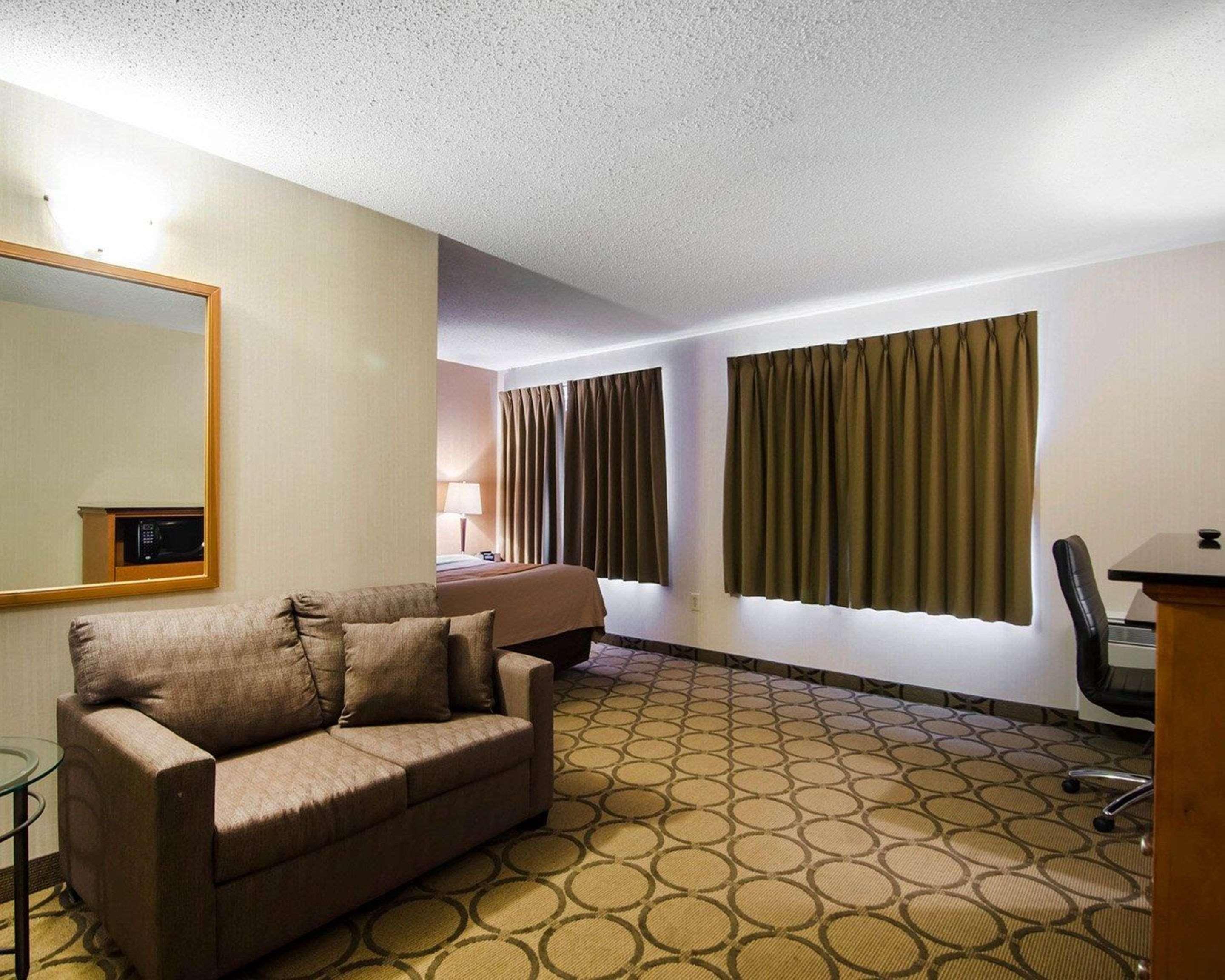 Comfort Inn Saskatoon Exterior photo