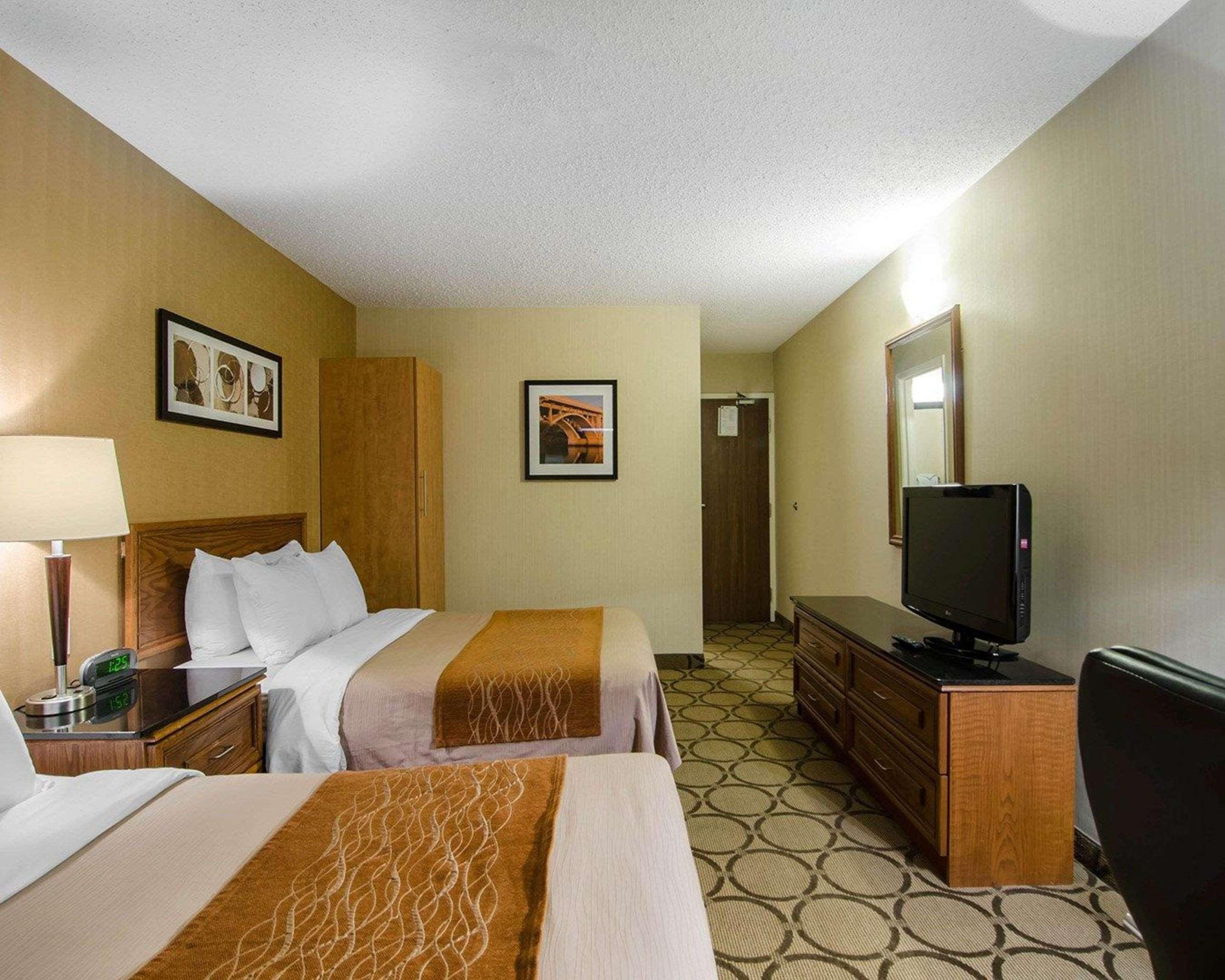 Comfort Inn Saskatoon Exterior photo