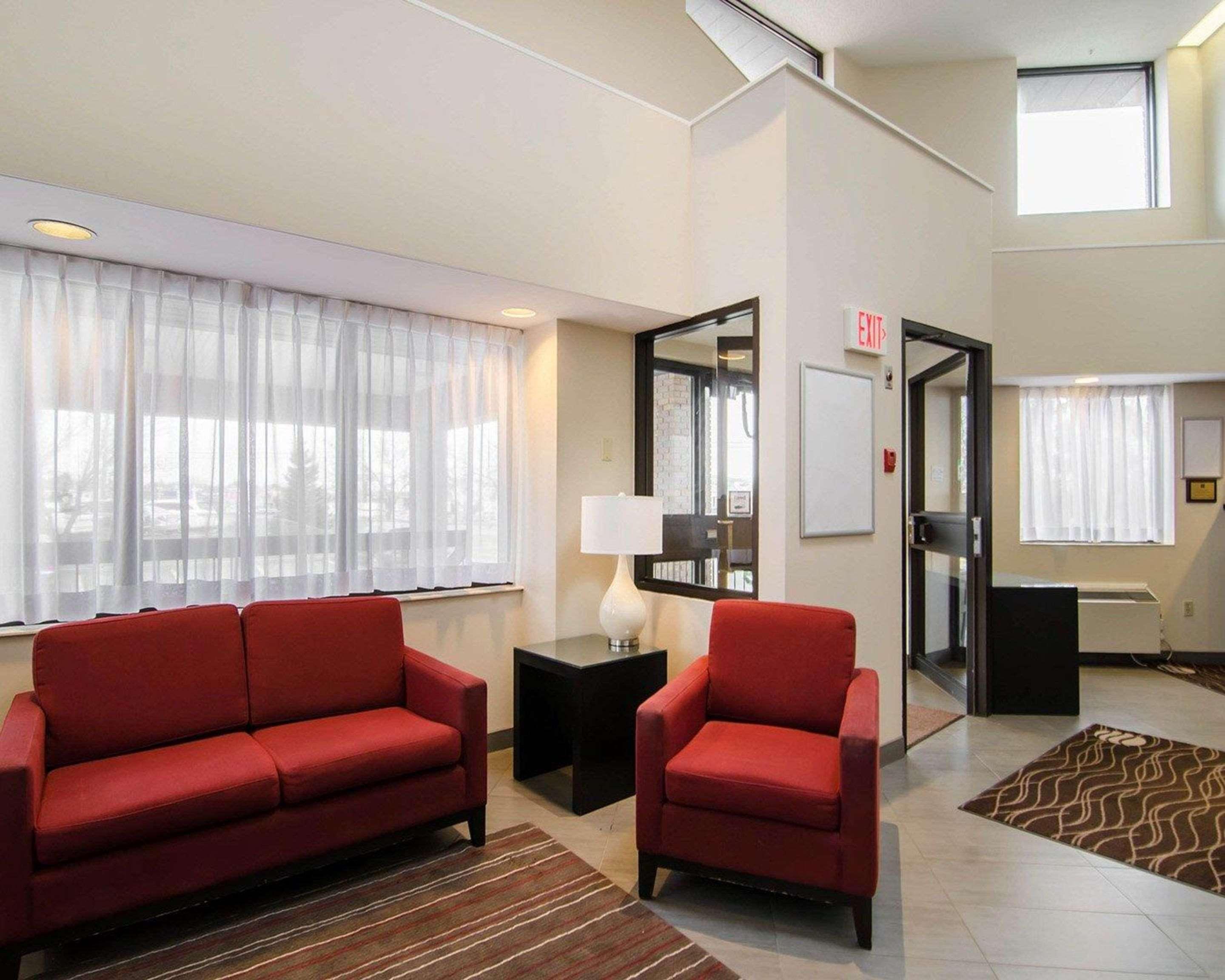 Comfort Inn Saskatoon Exterior photo