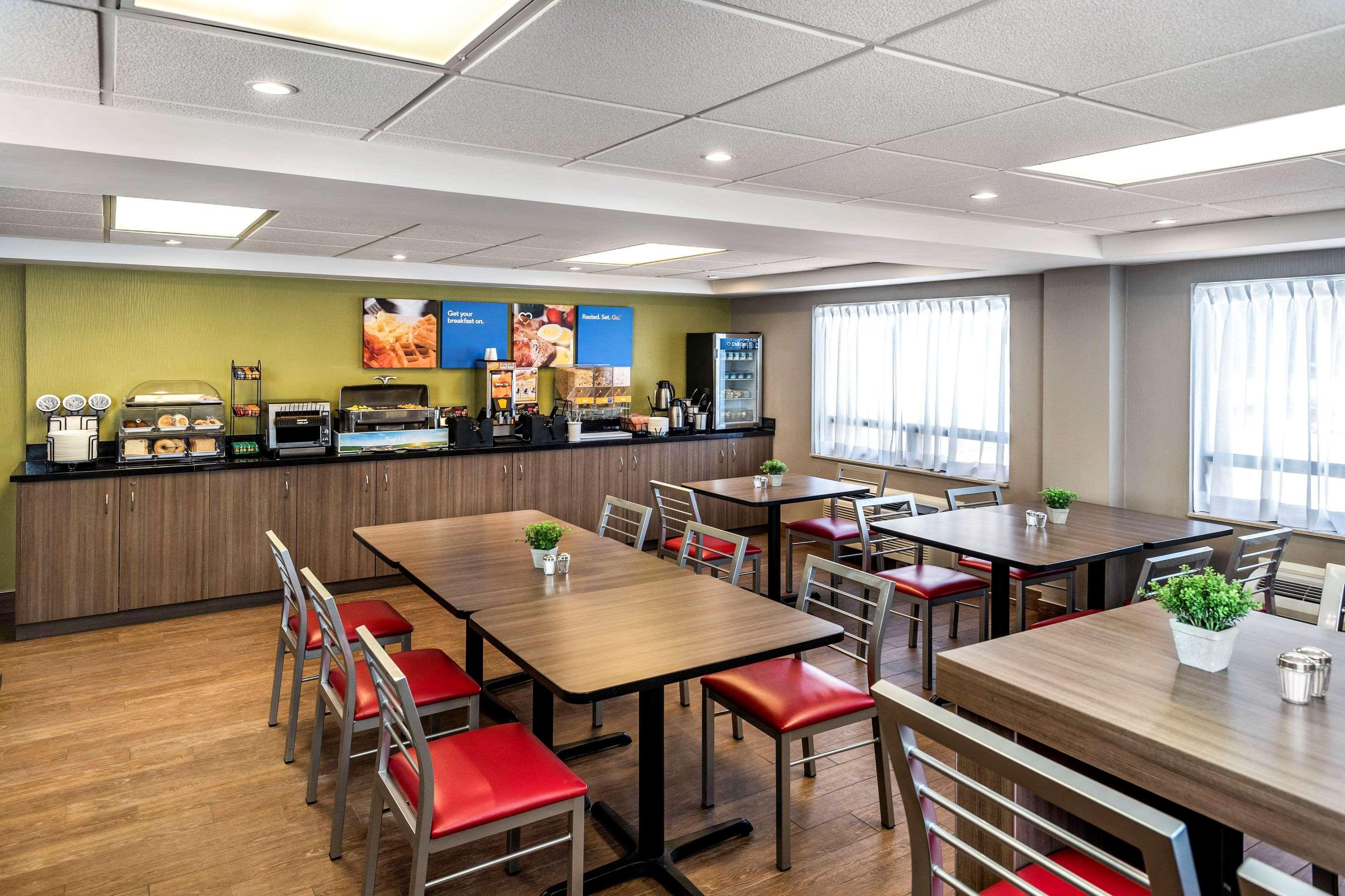 Comfort Inn Saskatoon Exterior photo